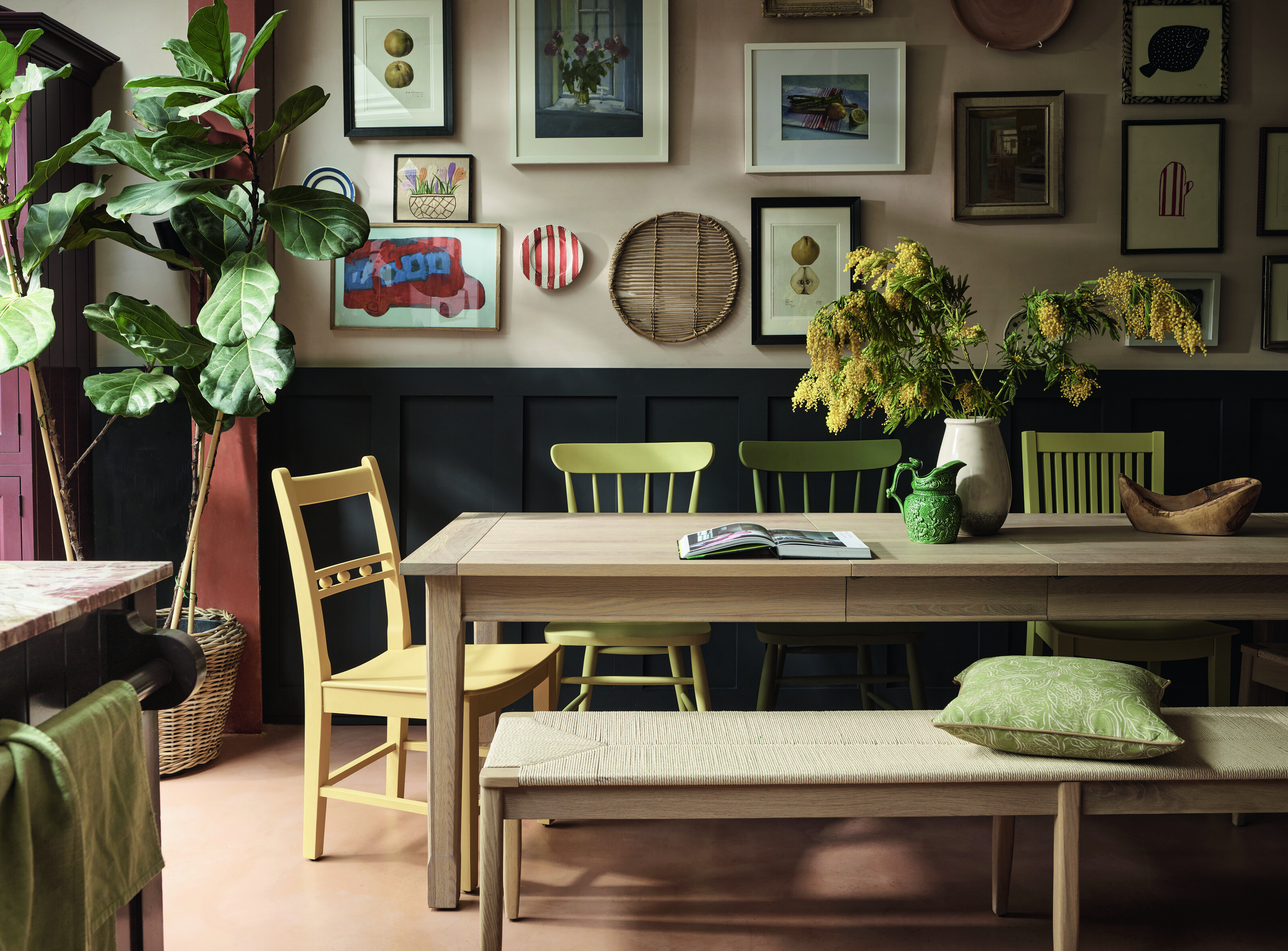 Moreton dining table